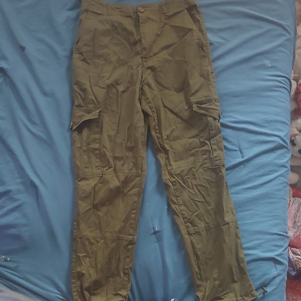 Forever 21 Green Capris Cargo Pants